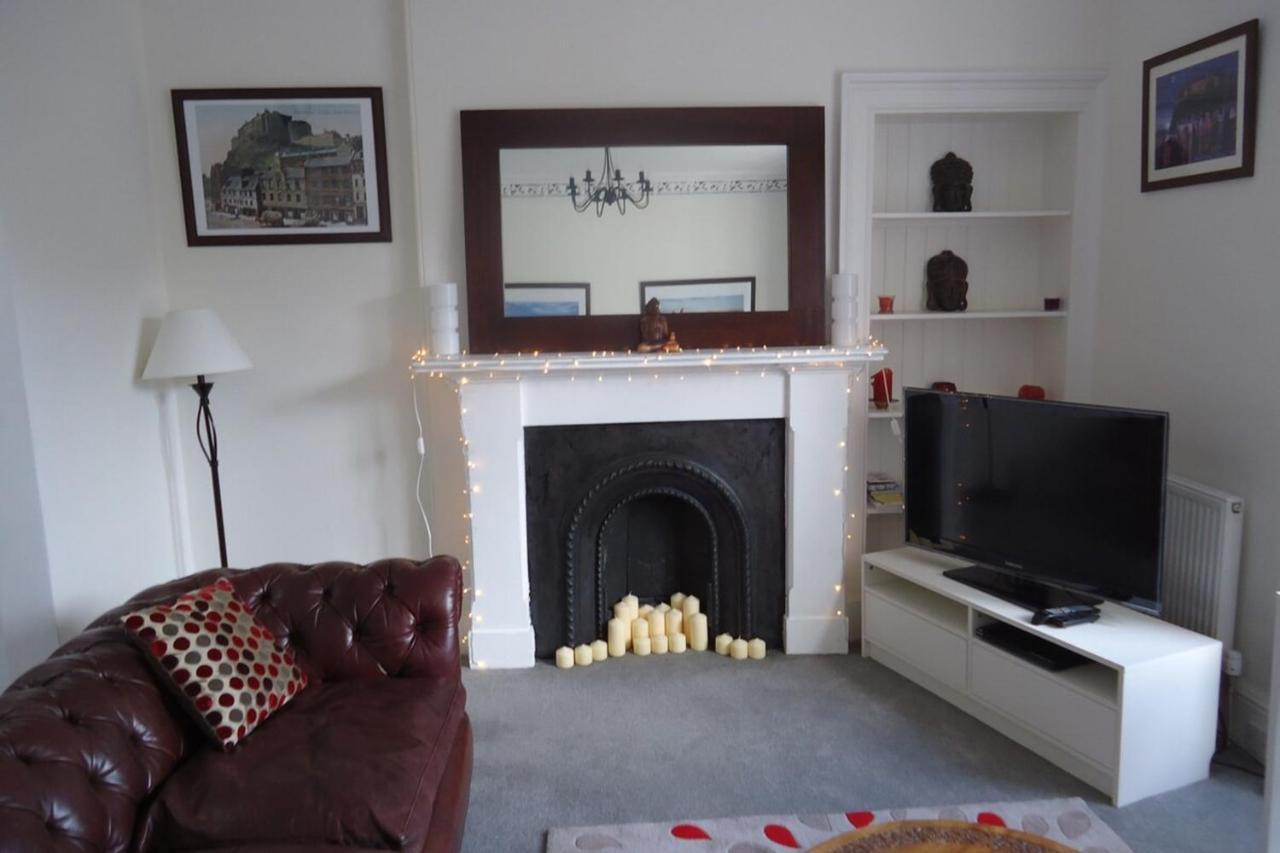 Modern And Colourful Flat By The Castle Apartment Edinburgh Exterior foto